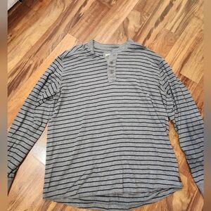 Eddie Baur men's Henley size XLT